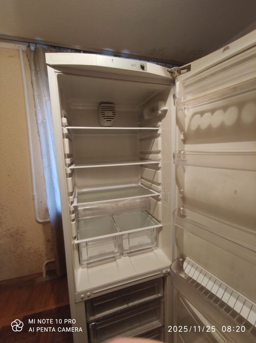 Холодильник Hotpoint Ariston