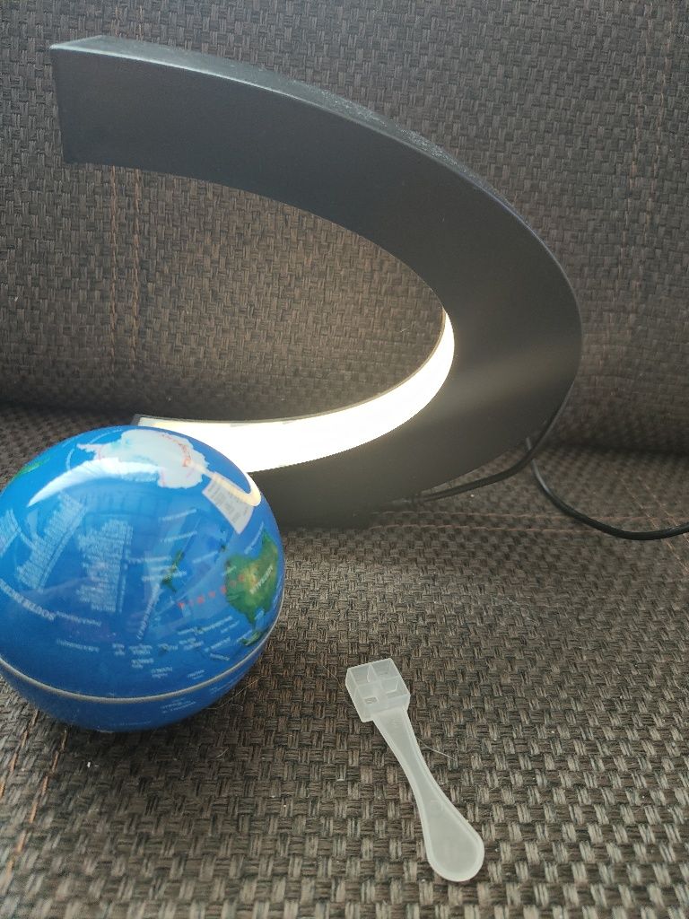 Globus lewitujący - lampka