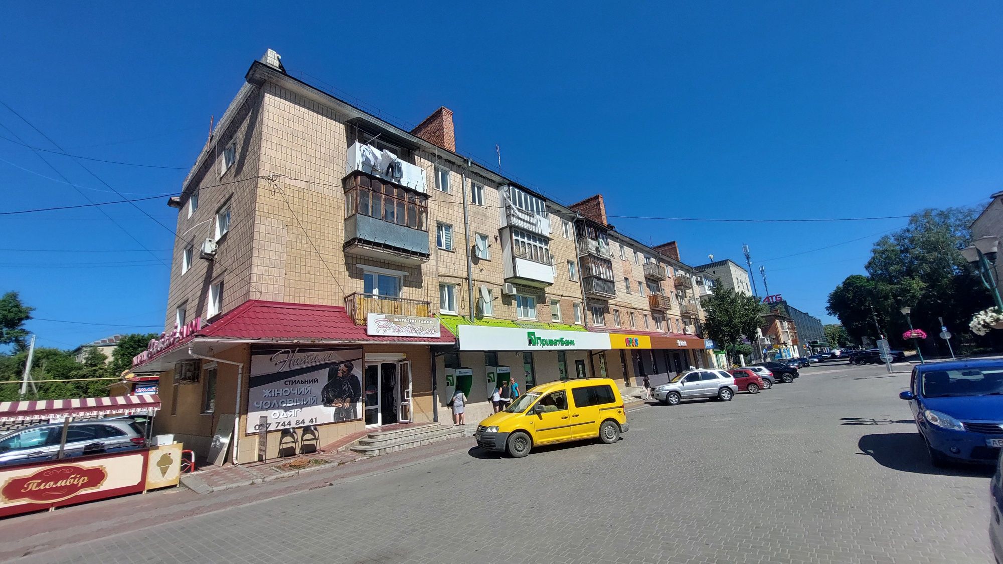 Продам 2-кімнатну квартиру. Пл.Шевченка,4.