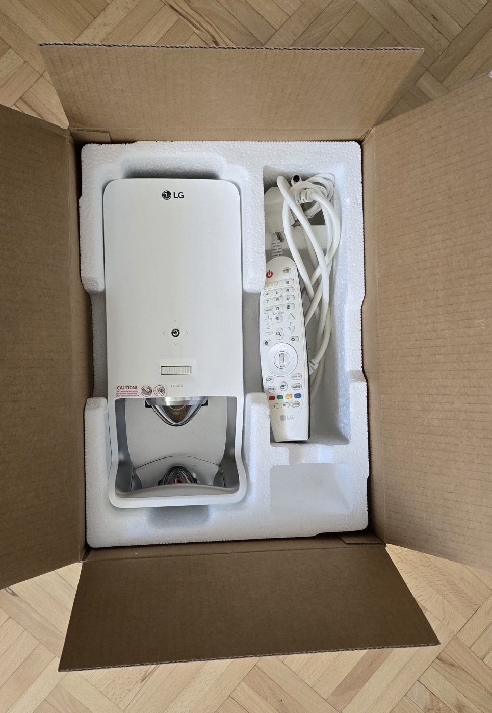 Projektor LG krótkoogniskowy HF65LS