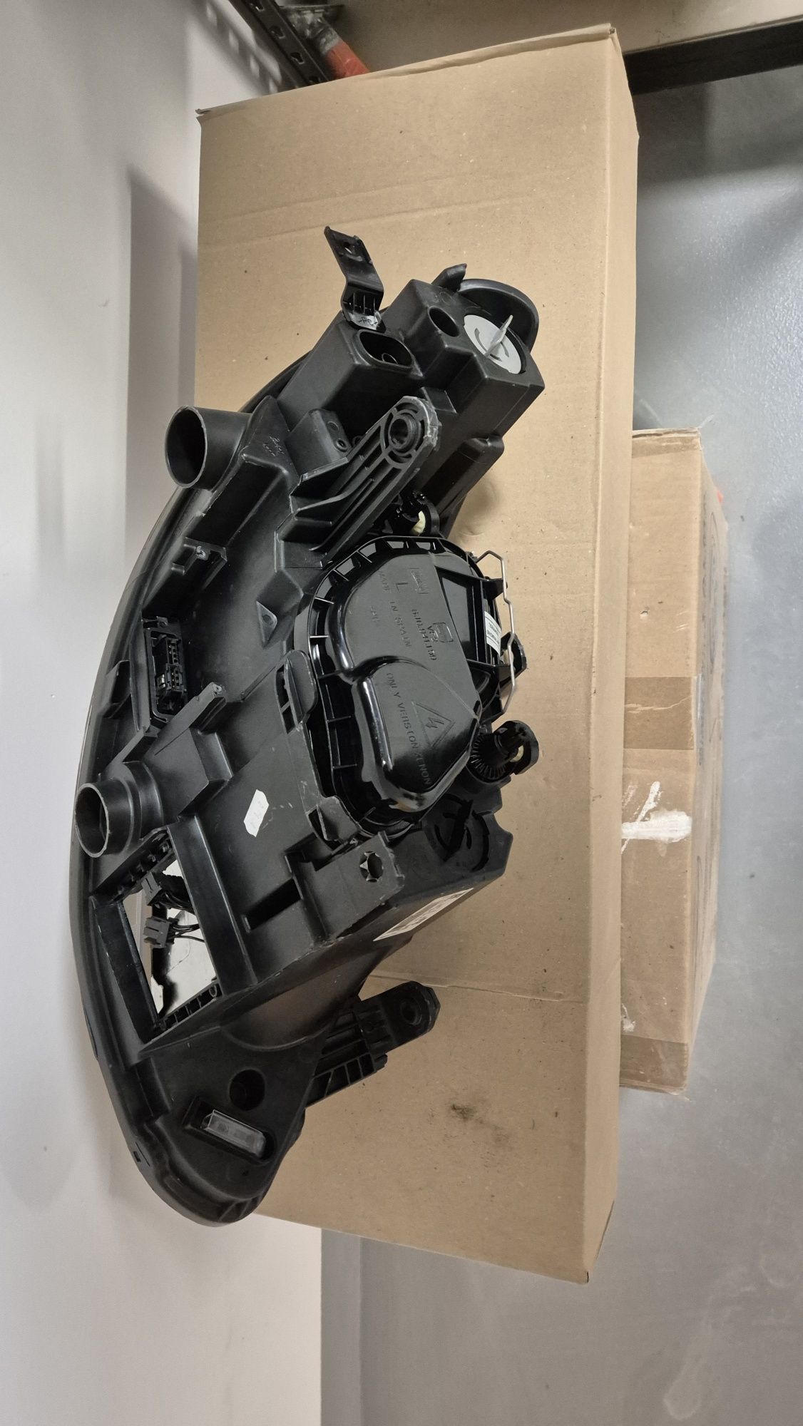 Lampa przednia lewa SEAT IBIZA xenon