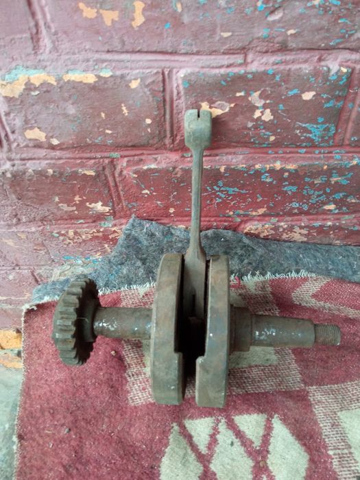 Продам коленвал пускача Т40