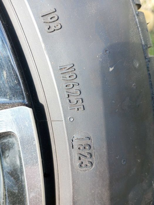 Продам шини Pirelli Centurato P7