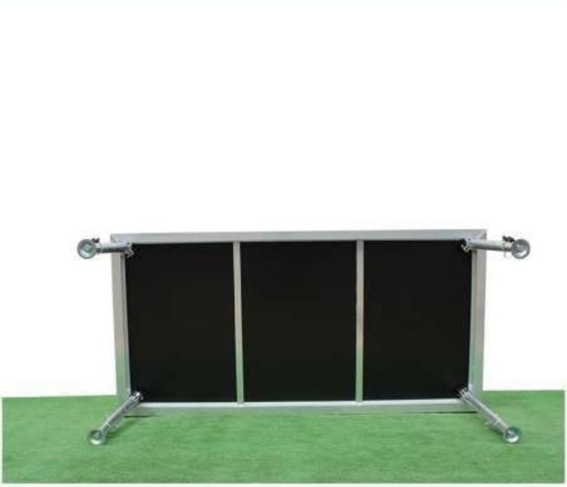 Módulos de Palco com Escada. 
Módulo de palco com 200 x 100 cm, regulá