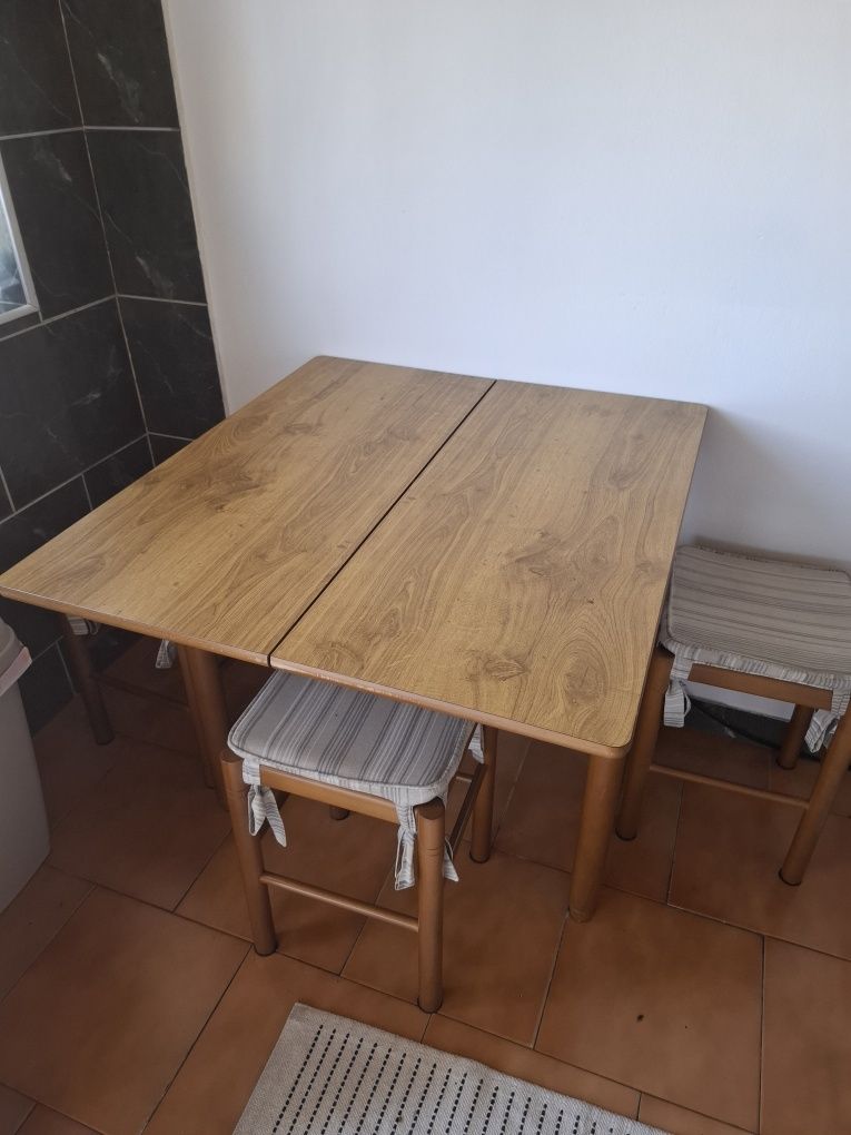 Mesa e 3 bancos madeira madeira