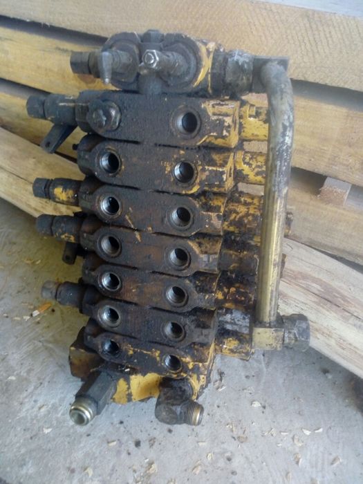 Rozdzielacz do koparko-ładowarki Ford 655