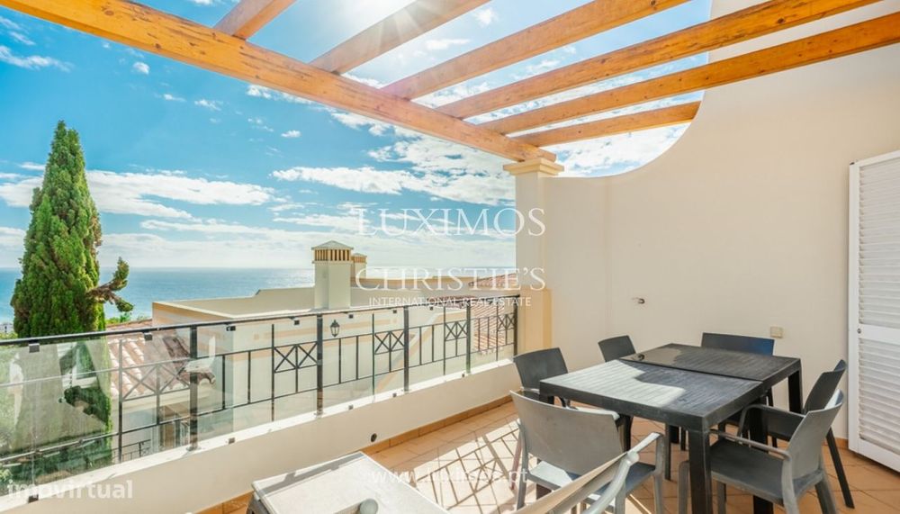 Moradia V3 com vista mar e com jardim para venda em Salema, Algarve