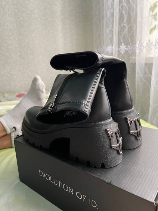 Дуже гарні жіночі ботинки