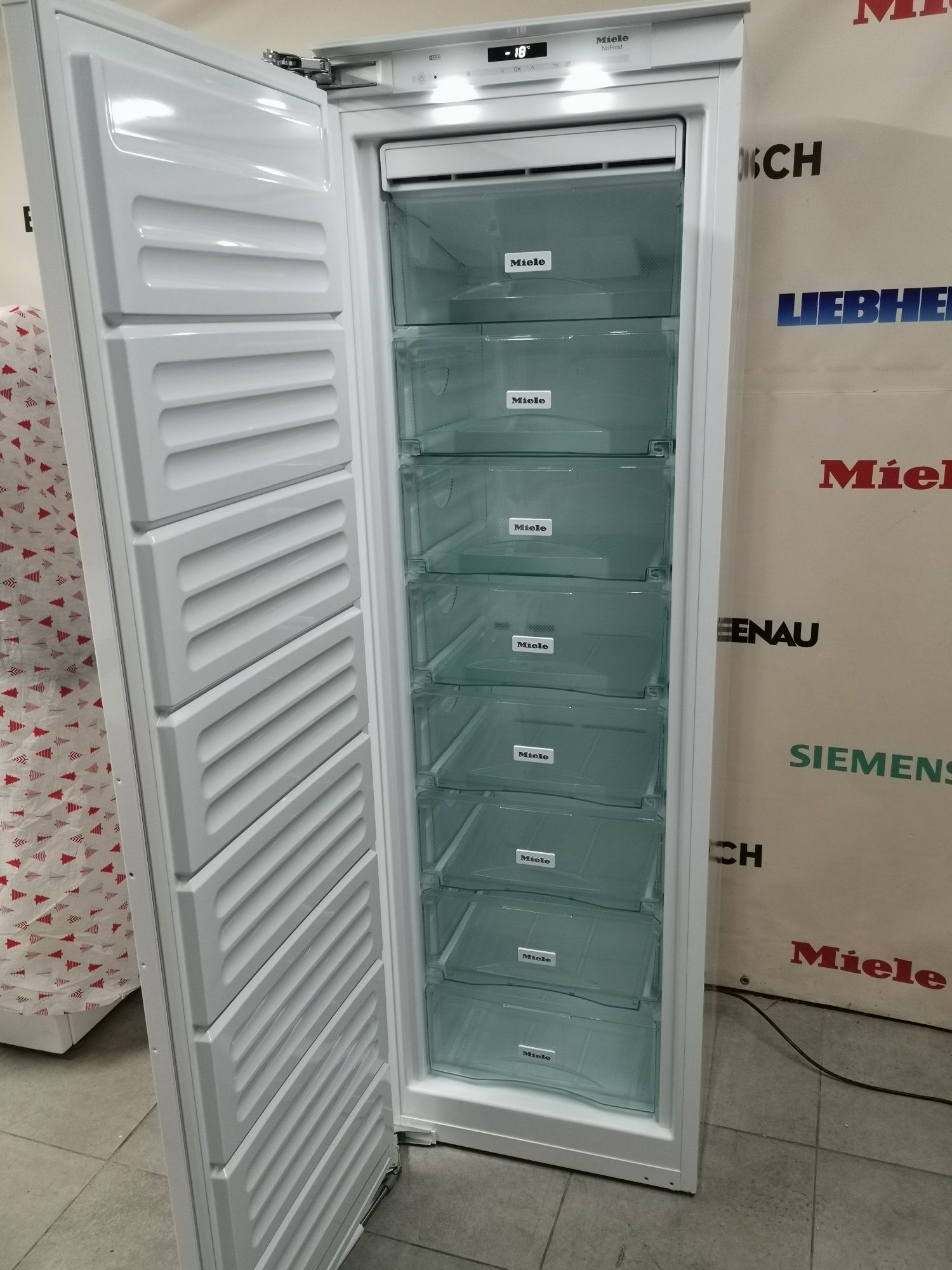 Морозильна камера Miele FNS37402i