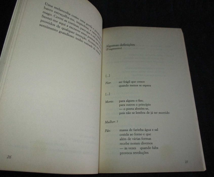 Livro Auto-Retrato / The Serial Killer João Melo Frente e Verso