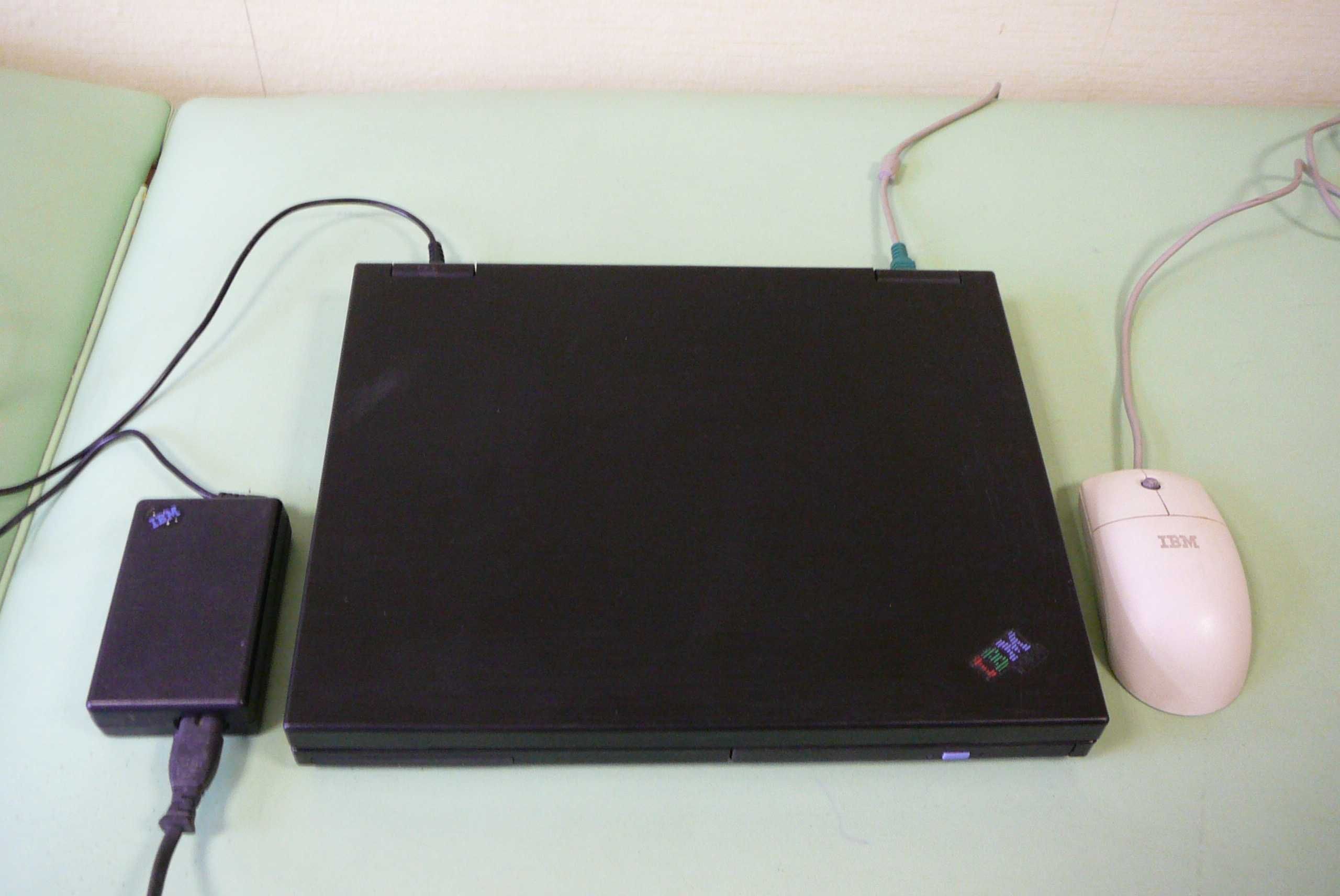 Колекционний ноутбук IBM ThinkPad Type 2645 1998 року в робочому стані