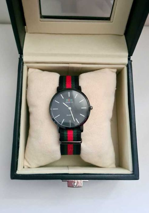 Zegarek damski Gucci średnica 3,4cm  nowy w pudełku