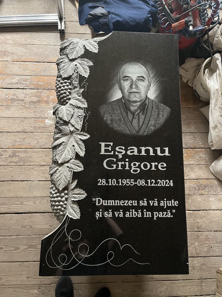 Памятники