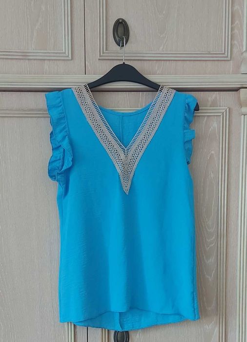 Piękna niebieska bluzka