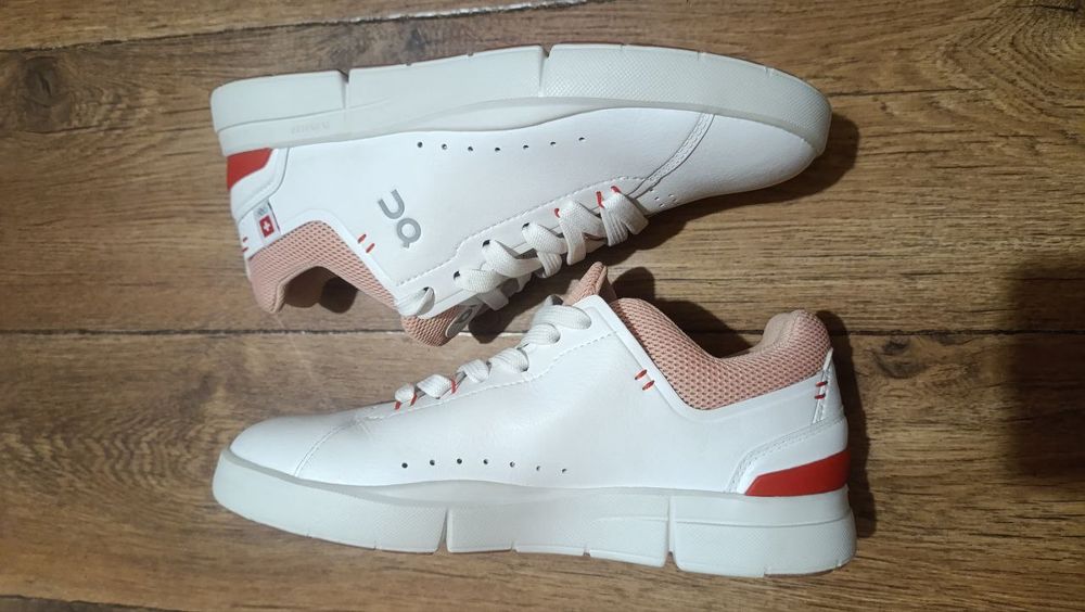 Жіночі кросівки The Roger Advantage