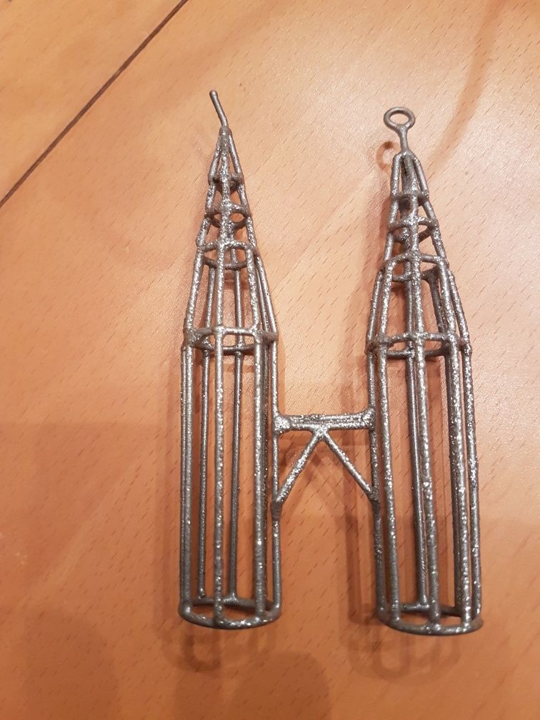 Dekoracyjne metalowe wieże  Kuala Lumpur