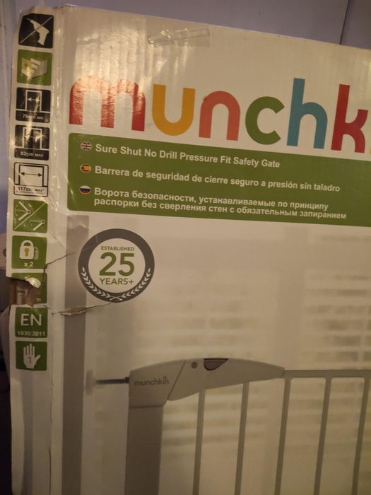 Porta de escada para bebé nova na caixa