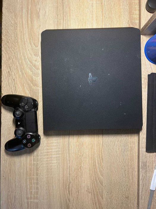 PlayStation 4 Slim 500GB Два Контроллера + Гра