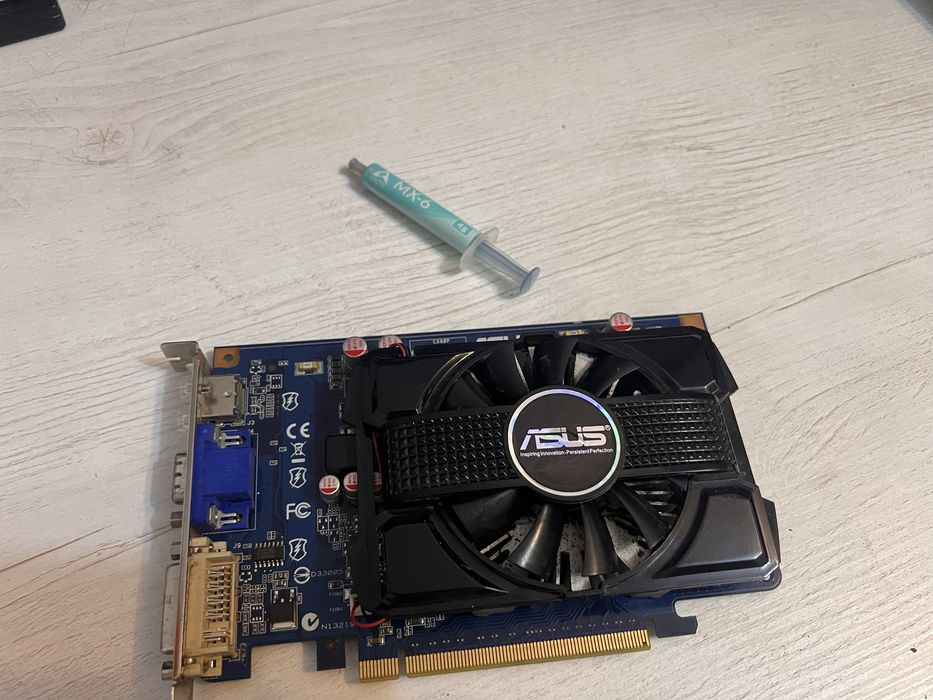 Відеокарта Asus GT 220