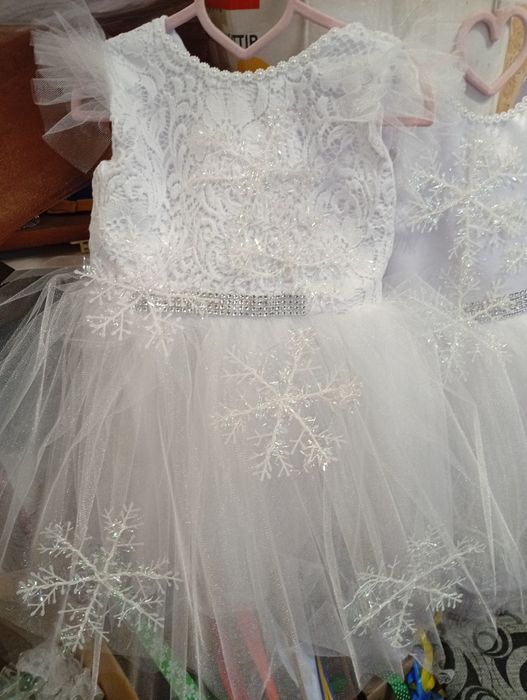 Сукні сніжинки , різні по міри
