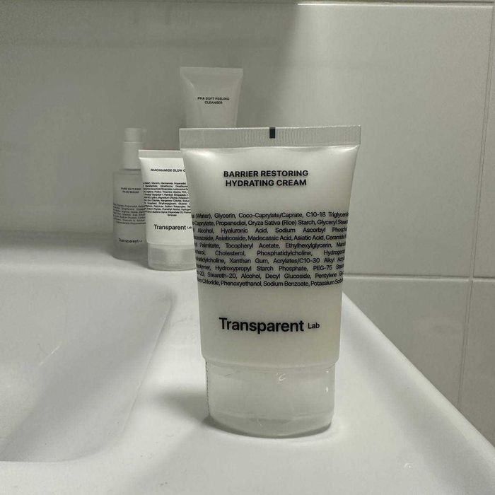 Мега-зволоження Barrier Restoring Hydrating Cream Transparent Lab