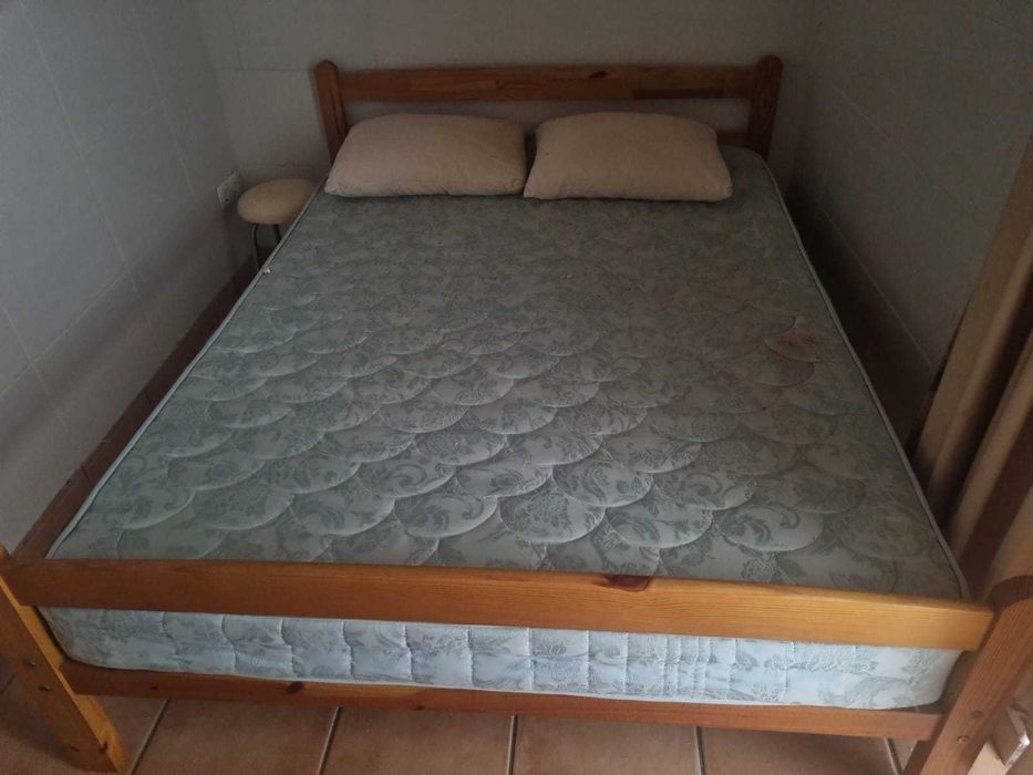 Cama de madeira maciça 150x200