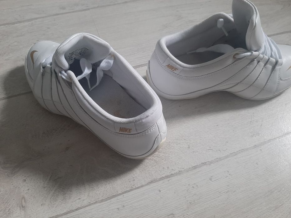 Кросівки бренду Nike