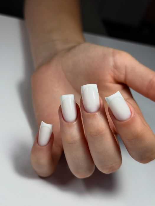 Манікюр у Львові | Покриття гель-лаком | Зміцнення | Дизайн)