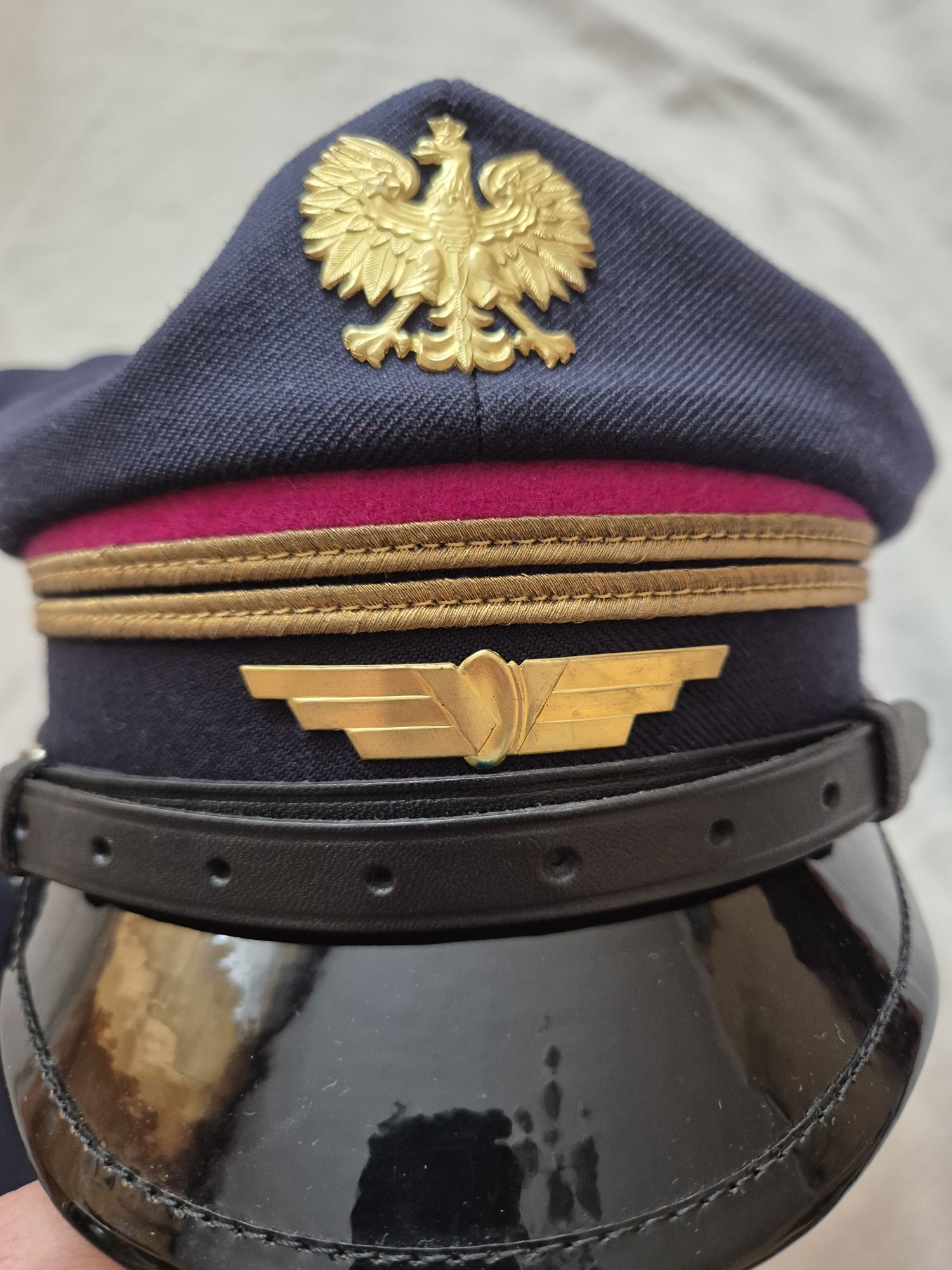 Dwie nowe czapki maszynisty PKP