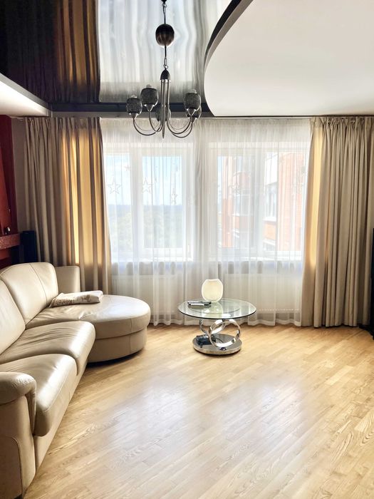 Оренда квартири з 3 спальнями по вул. Затишна, 15. Новий будинок,гараж