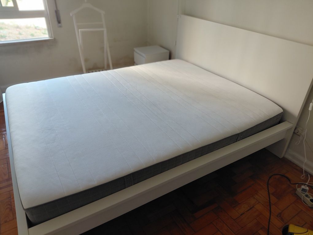 Cama de casal MALM