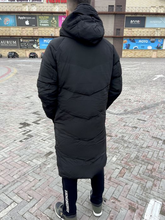 Мужской пуховик черного цвета DU