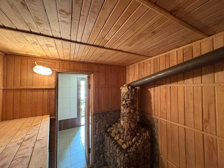 Продаж будинку з ремонтом та меблями в м.Золочів