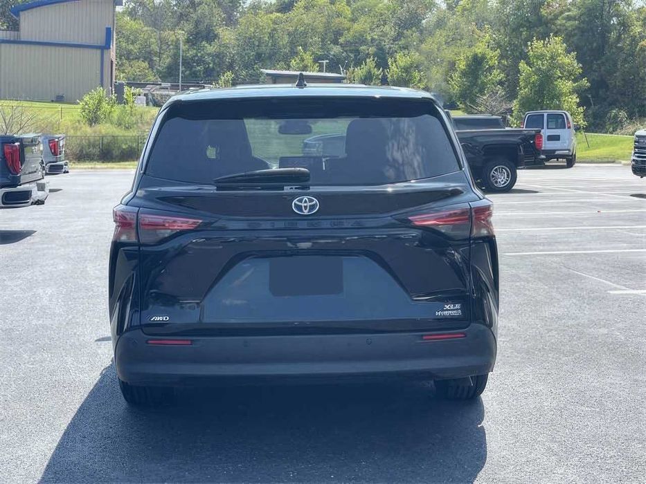 Toyota Sienna XLE 7-Passenger      2021