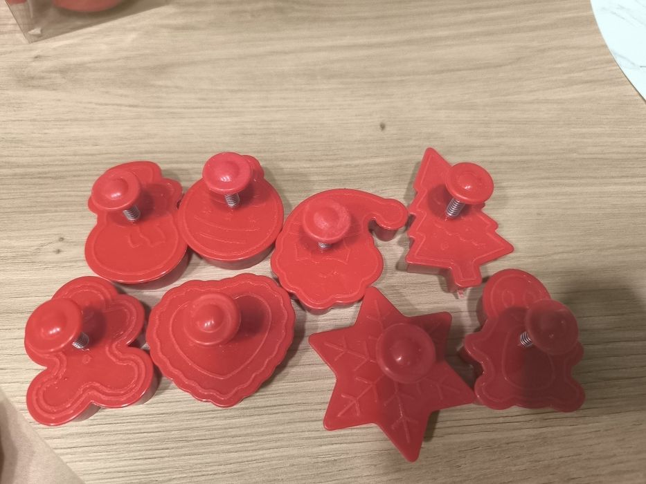Komplet wykrawaczy z funkcją stempelków BOŻE NARODZENIE