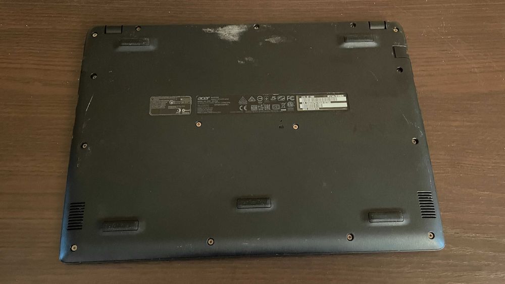 Laptop Acer Aspire A1132, model N17Q4 - uszkodzony