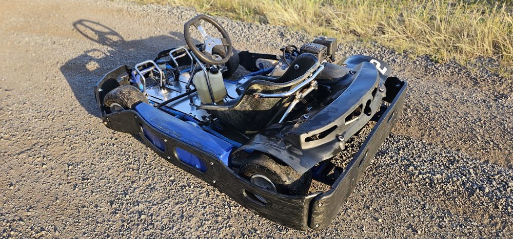 Gokart spalinowy silnik honda gx120cc
Silnik Hondy GX120cc
Siedzenie r