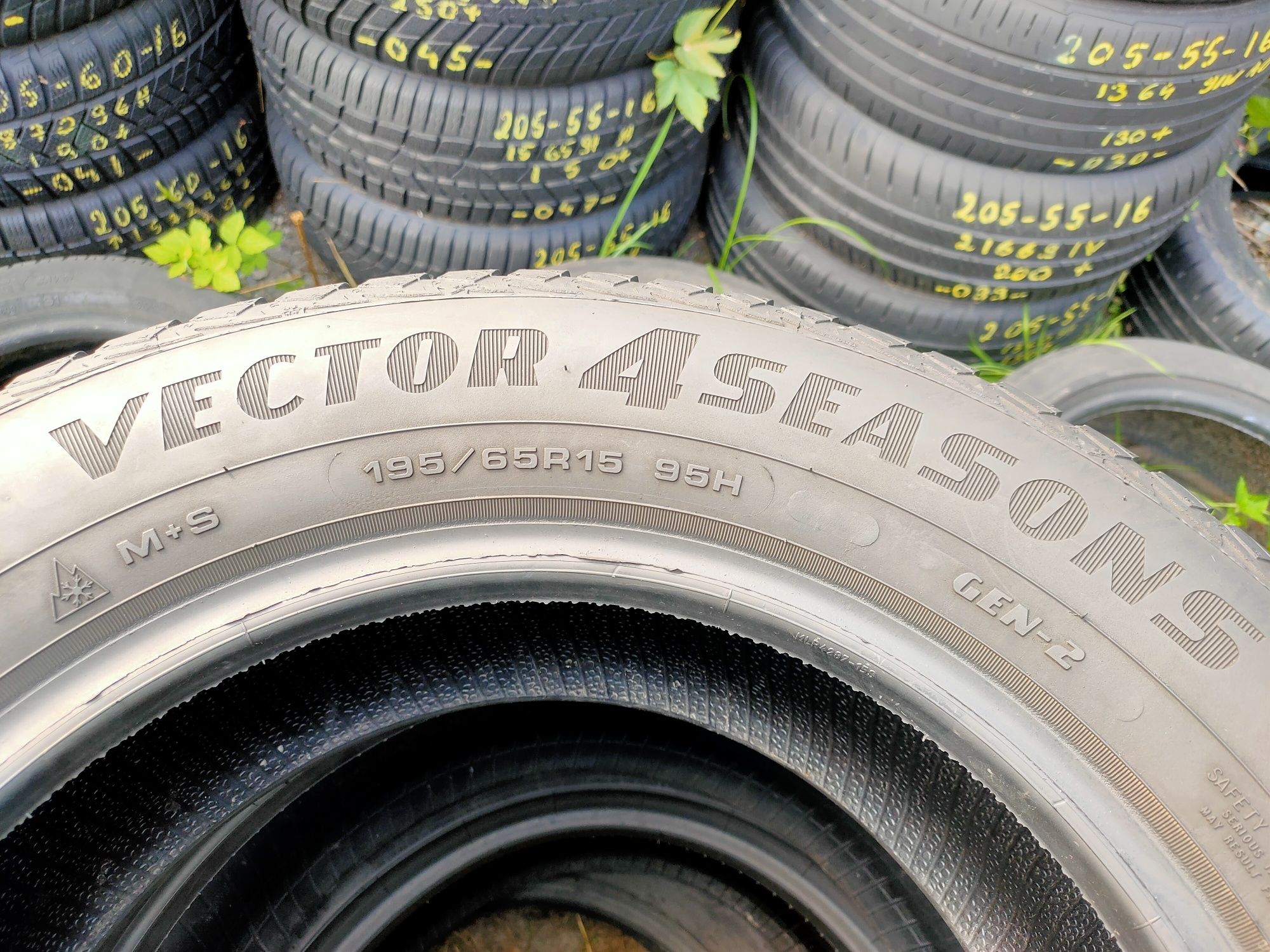 2x195/65R15 95H GoodYear Vector4Season 2018r 7mm