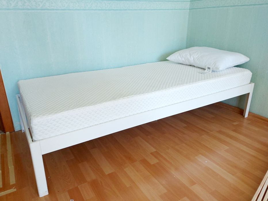 Łóżko jednoosobowe 90x200 białe i super materac jak nowy w komplecie