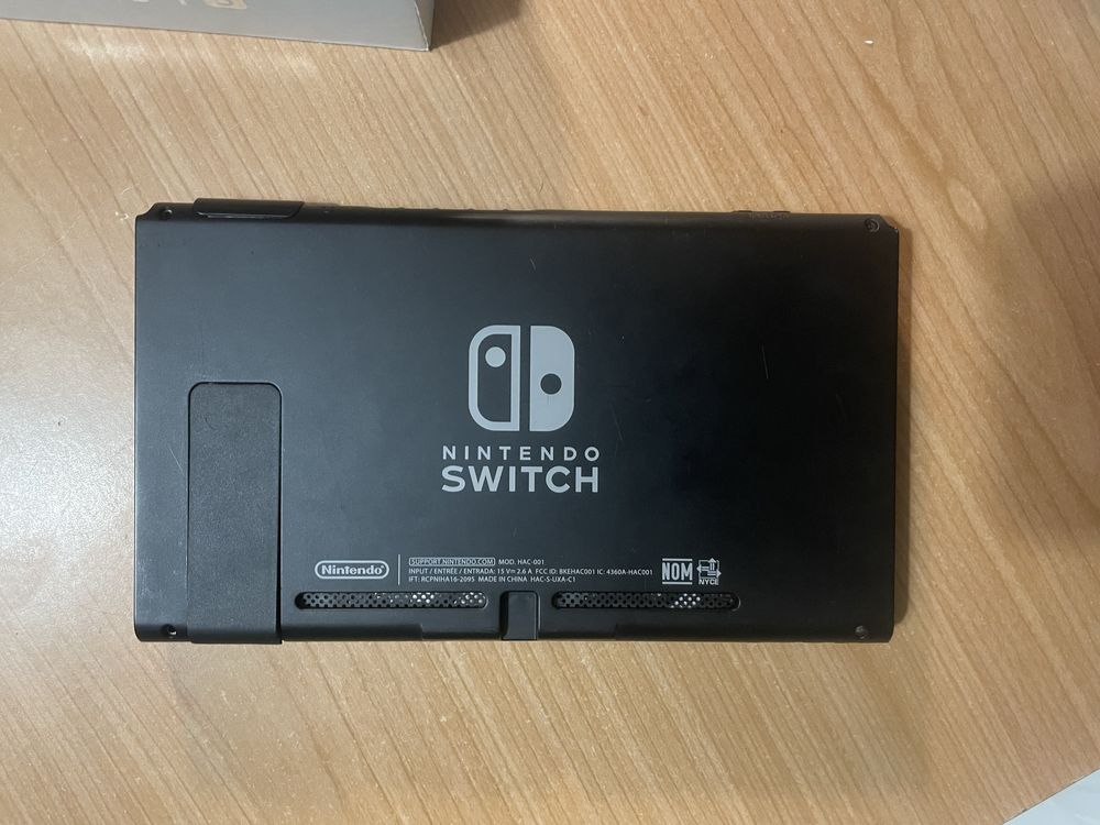 Nintendo Switch (modelo 2017 unpatched, para peças ou reparação)