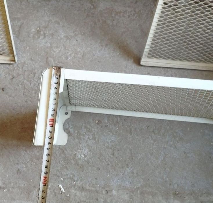 Решетка радиатора, белая. Хорошее состояние.