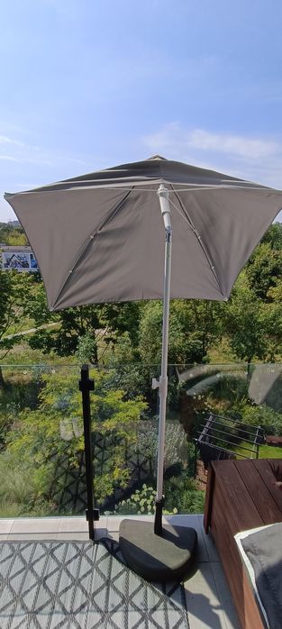 Parasol na balkon lub ogród