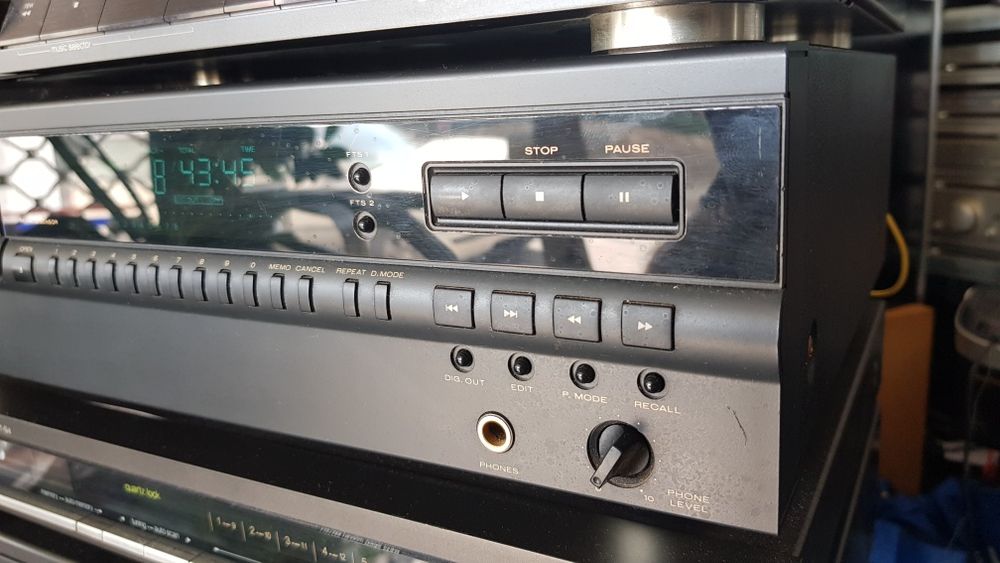 Marantz CD 52 com comando original.