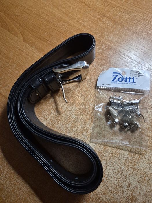 Продам кожаный дамский клатч.