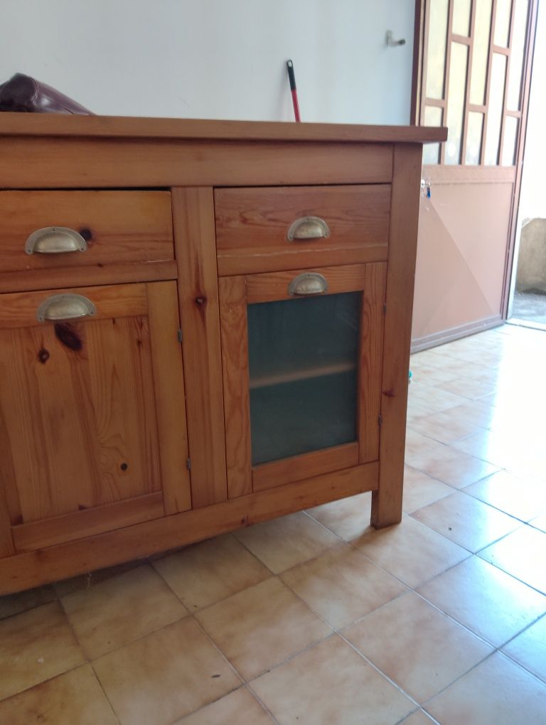 Móvel tipo aparador
