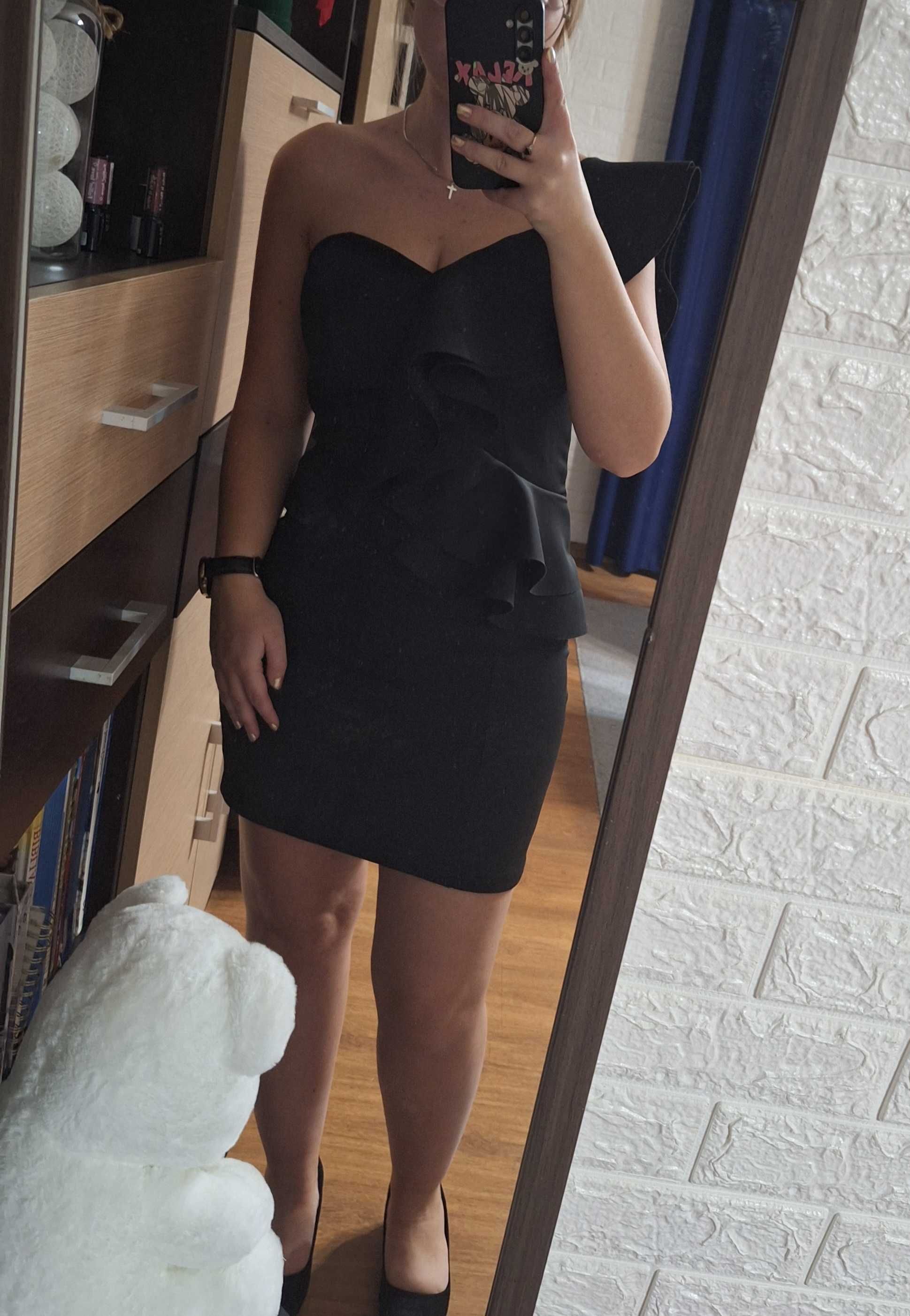 elegancka mini sukienka, sylwester   jedno ramię falbana