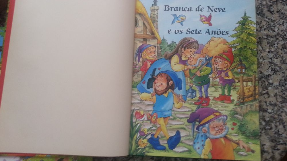 Livros juvenis de contos tradicionais e fábulas