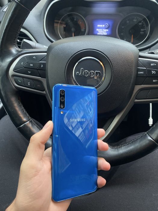 Samsung Galaxy A50 хорошому стані