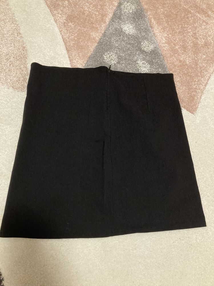 Czarna spódnica mini r.36