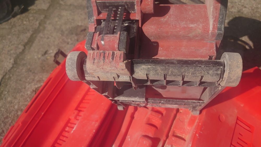 Bruzdownica HILTI DC-SE20